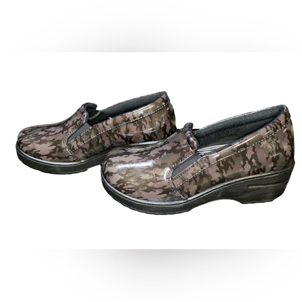 Easy Works by Easy Street Leeza Women’s Slip Resistant Clog Work Shoe Size 7.5